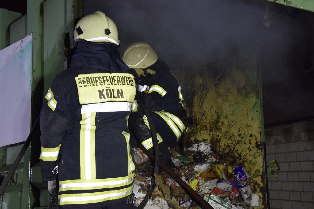 Feuer Papp Presscontainer Koeln Hoehenberg Bochumerstr P394.JPG - Miklos Laubert